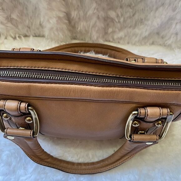 Banana Republic leather medium satchel with gold tone hardwares - Picture 5 of 13